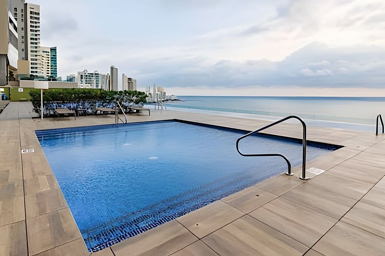 Amazing View 1BR w/ Infinity Pool & Gym | H2 Tower