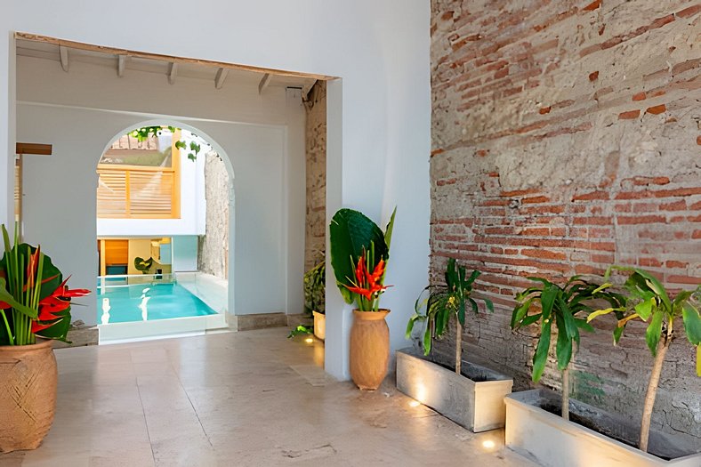 Old City | Stylish 5BR House w/ Pool & Rooftop